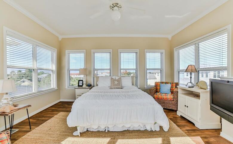Ocean View Abode Luxurious 4bd, Walk To Beach!