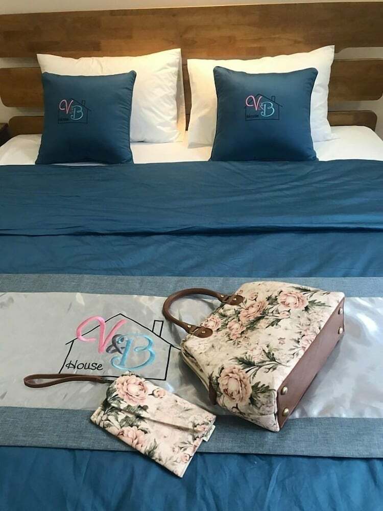 Hostal V&b House