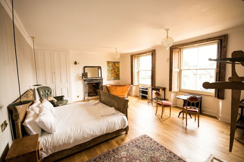 Hotel The Crooked Swan