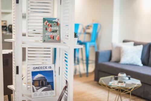 Stylish And Spacious Koukaki Apartment