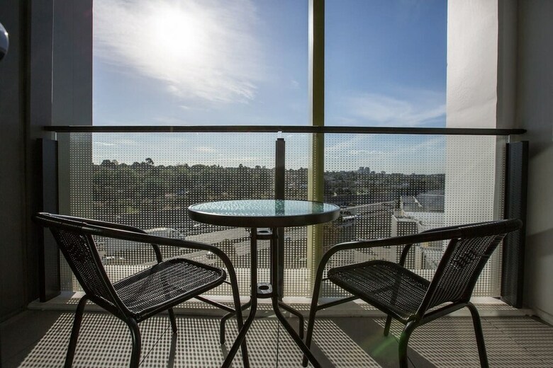 Elegant Apartment At Parkville
