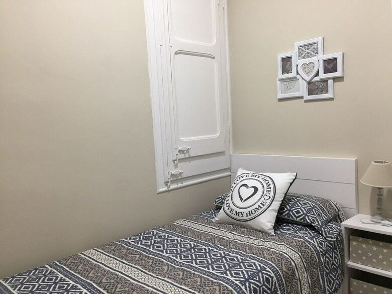 Apartamento  Impecable Estancia Con Metro Delante
