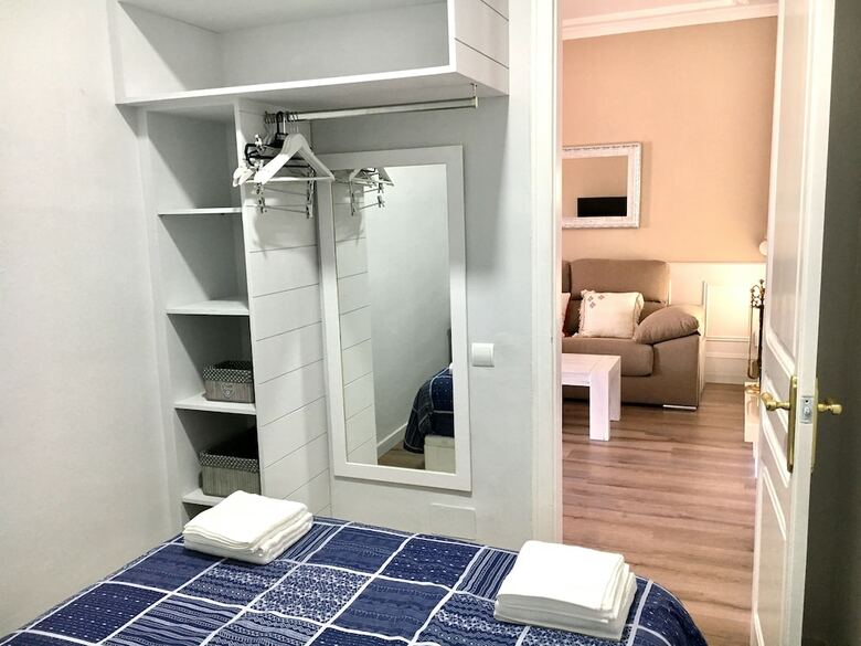 Apartamento  Impecable Estancia Con Metro Delante