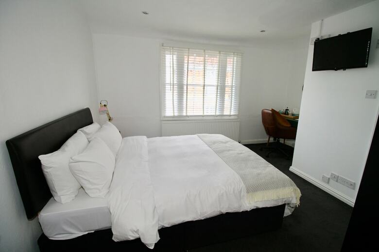 Hotel Chequers Inn