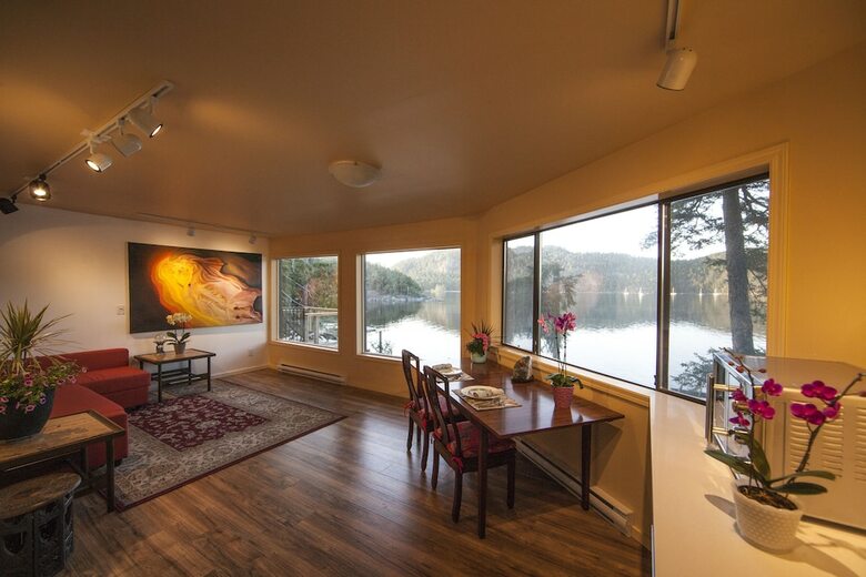 Shangri-la Waterfront Vacation Home
