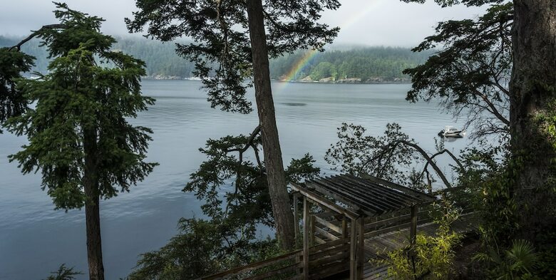 Shangri-la Waterfront Vacation Home