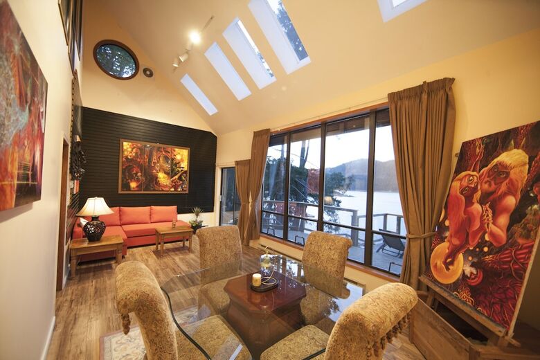 Shangri-la Waterfront Vacation Home