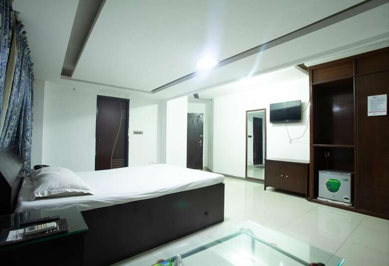 Rax Hotel And Restaurant