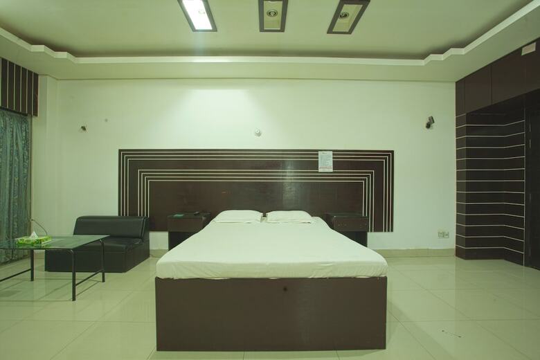 Rax Hotel And Restaurant