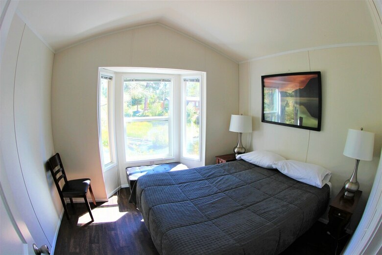 Cabana Crater Lake Resort
