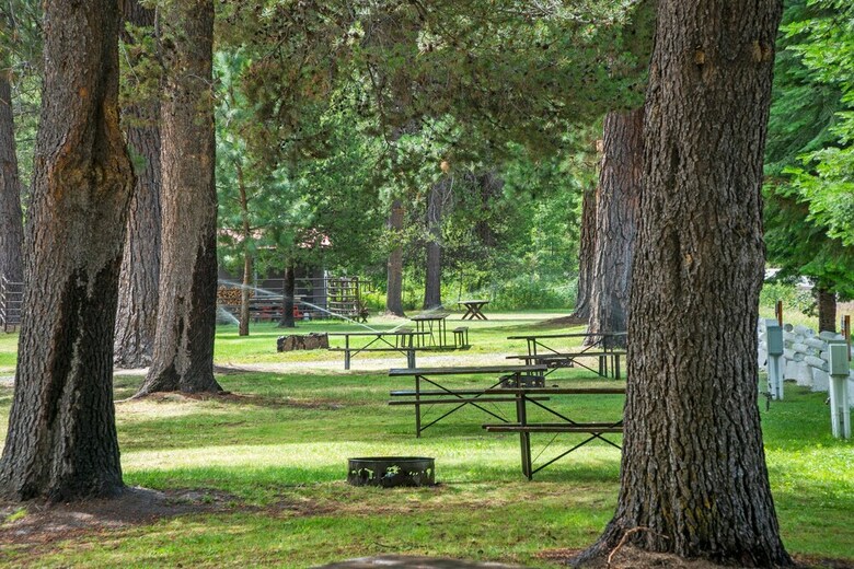 Cabana Crater Lake Resort