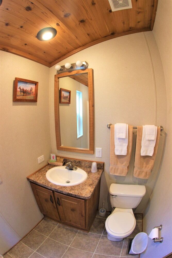 Cabana Crater Lake Resort