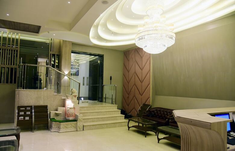 Hotel Om Clarks Inn Raebareli