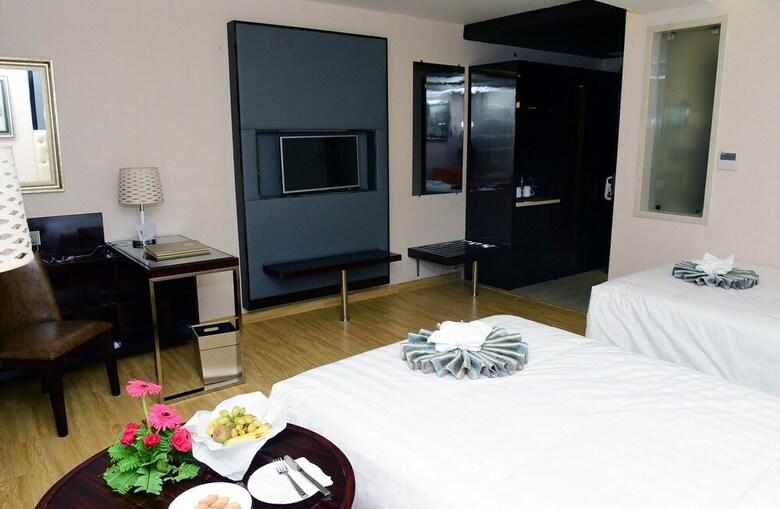 Hotel Om Clarks Inn Raebareli