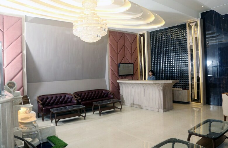 Hotel Om Clarks Inn Raebareli