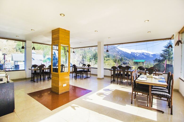 Fabhotel Whispiring Wood