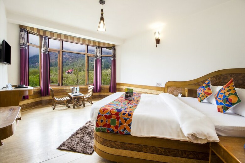 Fabhotel Whispiring Wood