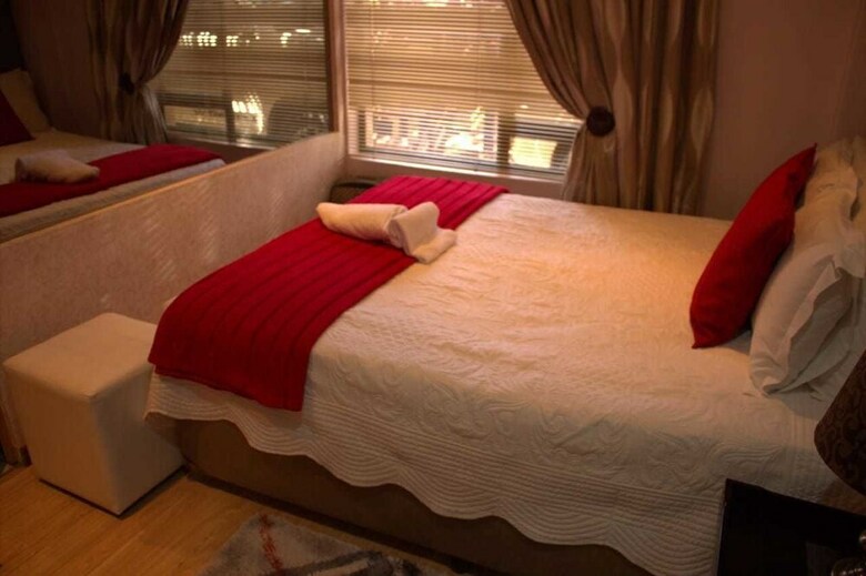 Hotel Up 2 Date Guest House