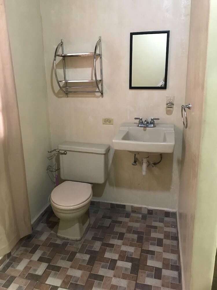 Lomas Apartments & Private Rooms