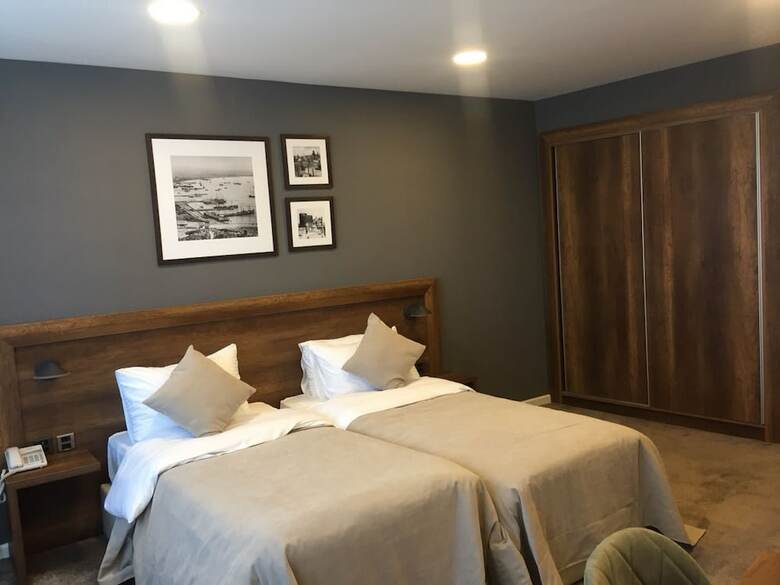 Yacht Club Hotel