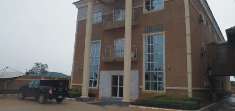Sheriffyt Royale Hotel And Suites