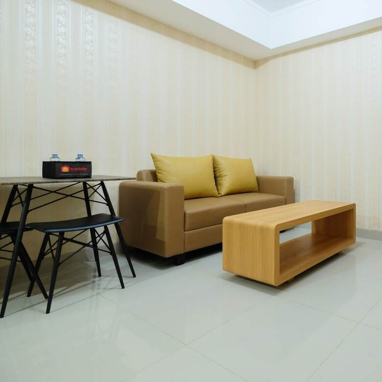 Clean 1br The Oasis Cikarang Apartment