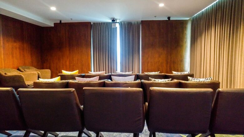 Spacious Elegant 2br Veranda Residence @ Puri Apartment