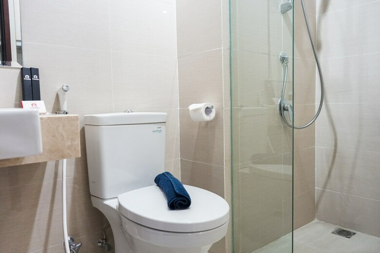 Peaceful Studio Apartment At Puri Mansion