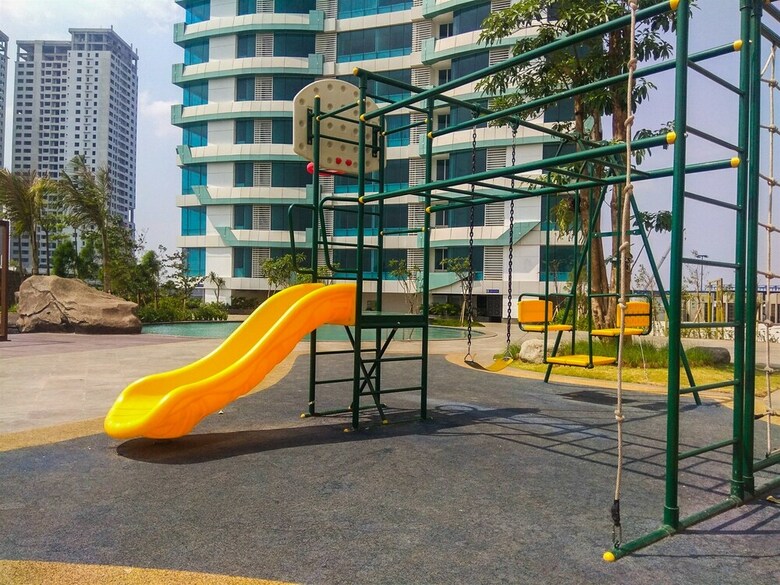 Homey Studio Apartment At Grand Kamala Lagoon