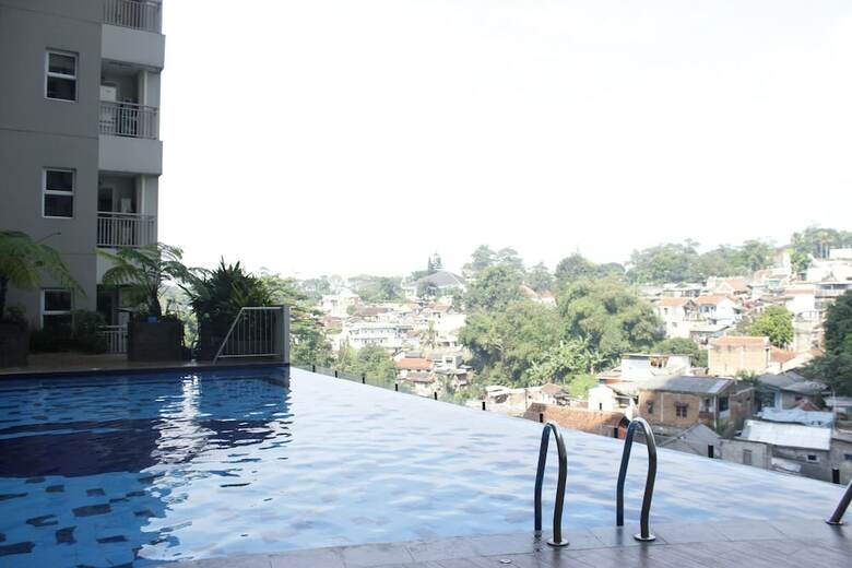 Direct Access To Pool 2br Apartment At Parahyangan Residence