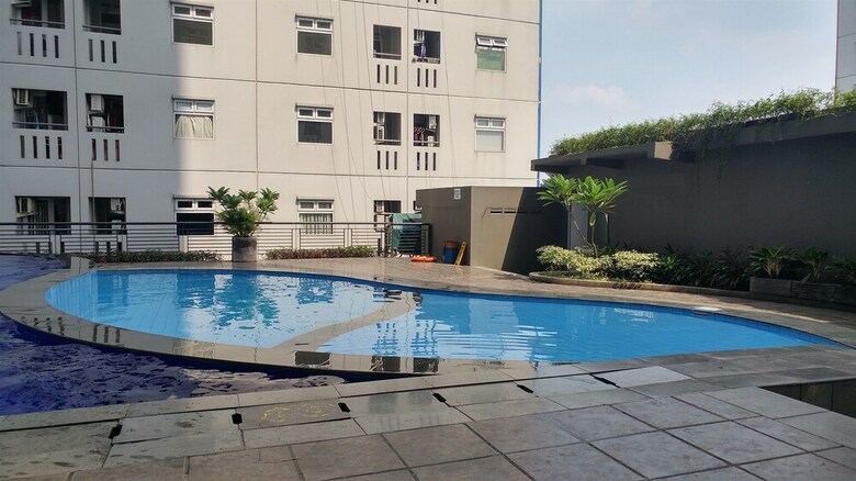 Nice Studio At Green Pramuka Apartment