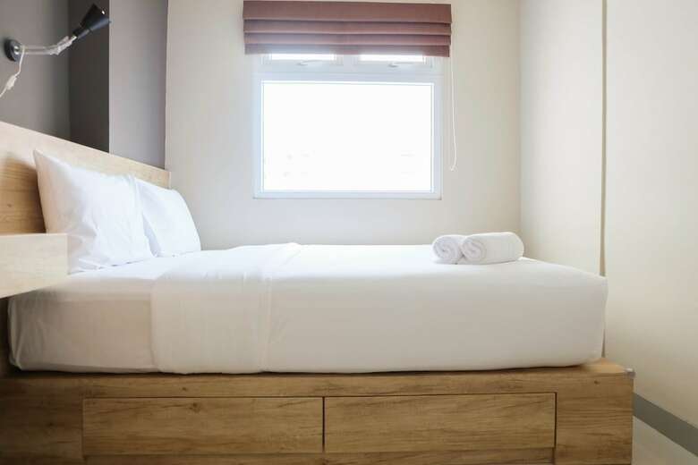 Modern And Bright 2br Green Pramuka Apartment
