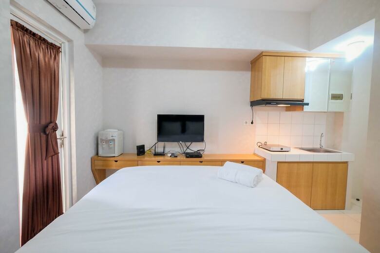 Elegant Studio Room The Springlake Summarecon Apartment