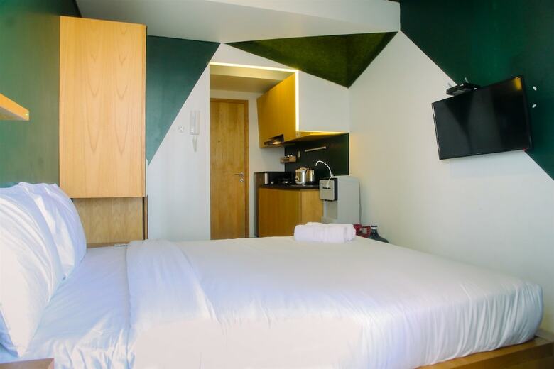 Compact And Artsy Studio Cinere Bellevue Apartment