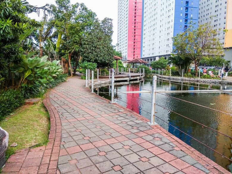 Comfy And Clean 2br Green Pramuka Apartment