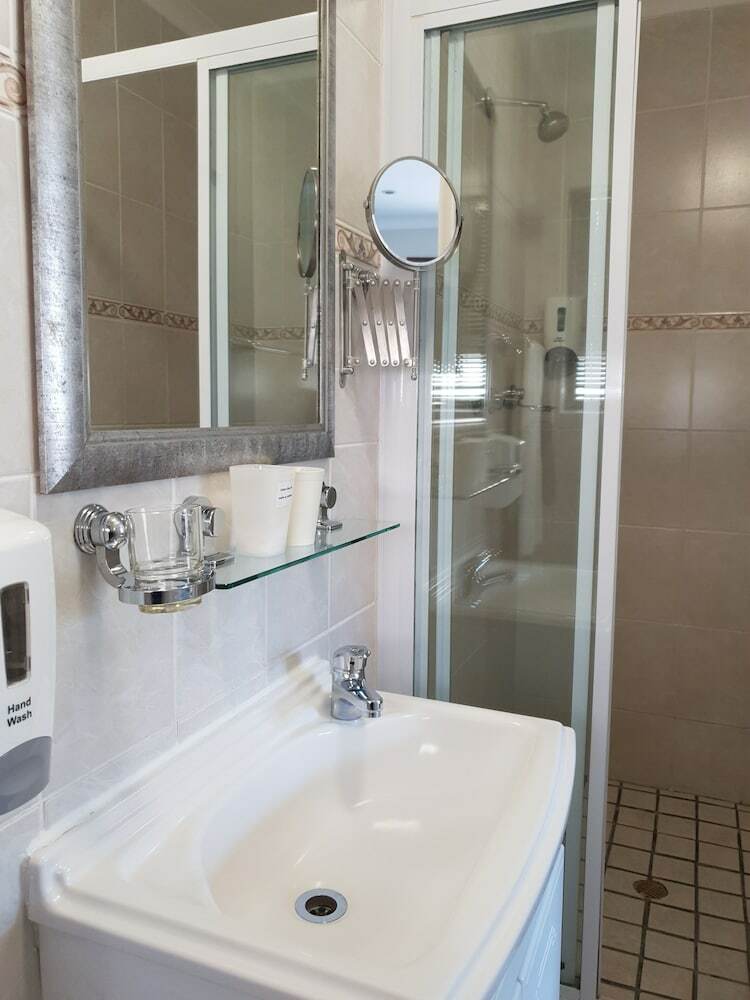 Hotel Tyger Hills Guest House