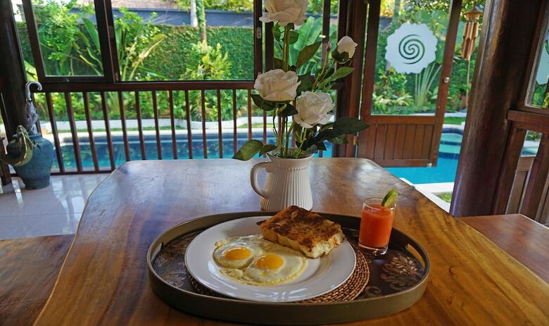 Bed & Breakfast Villa Coconut Spring Canggu