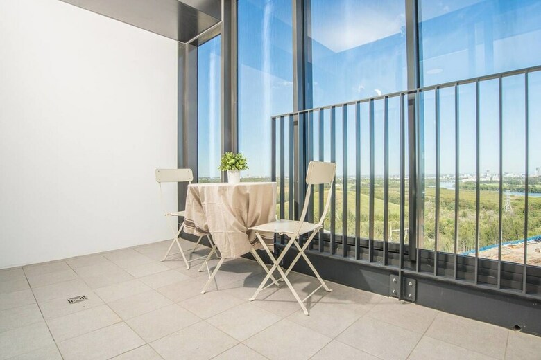 Minimalism Modern Apartment With Water View