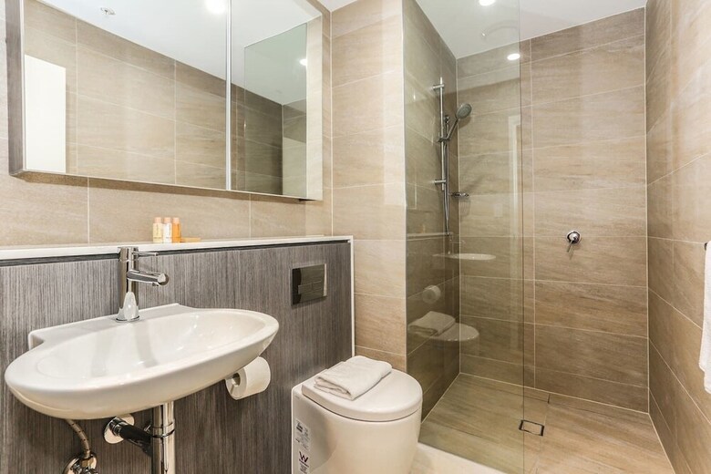 New Bright Apartment In Waterloo