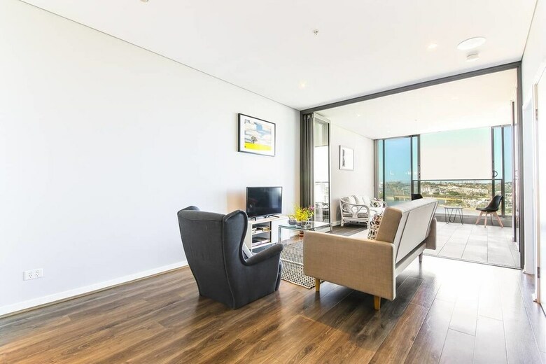 Scenic Waterfront Apartment Wentworth Point