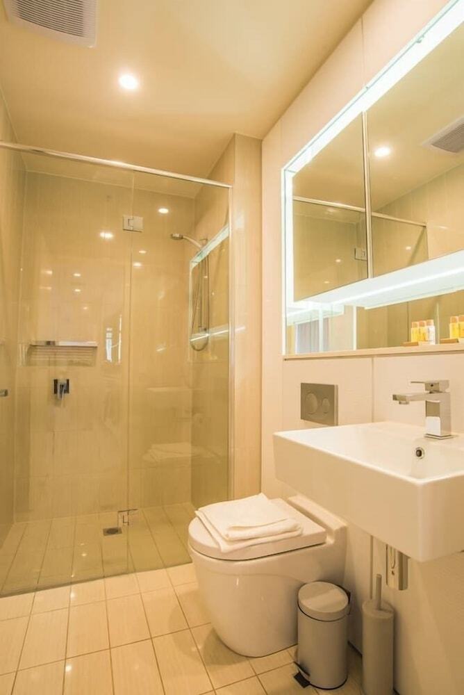 Spacious And Cozy Zetland Apartment