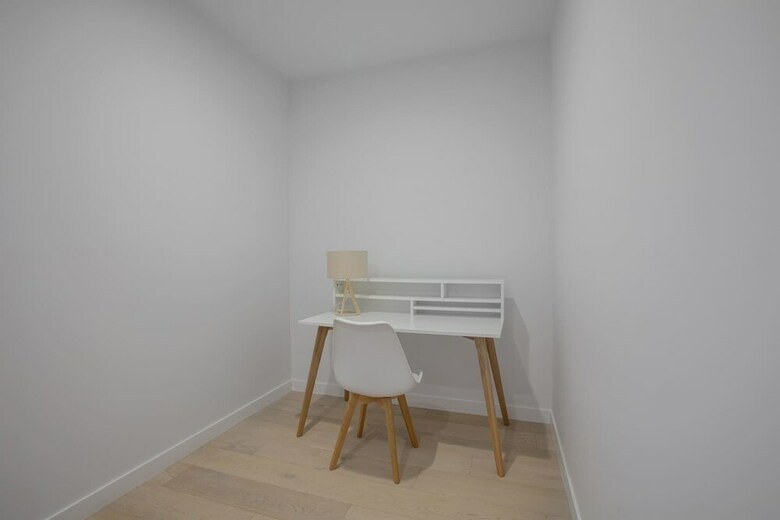 Designer 2 Bedroom Apartment In Parkville