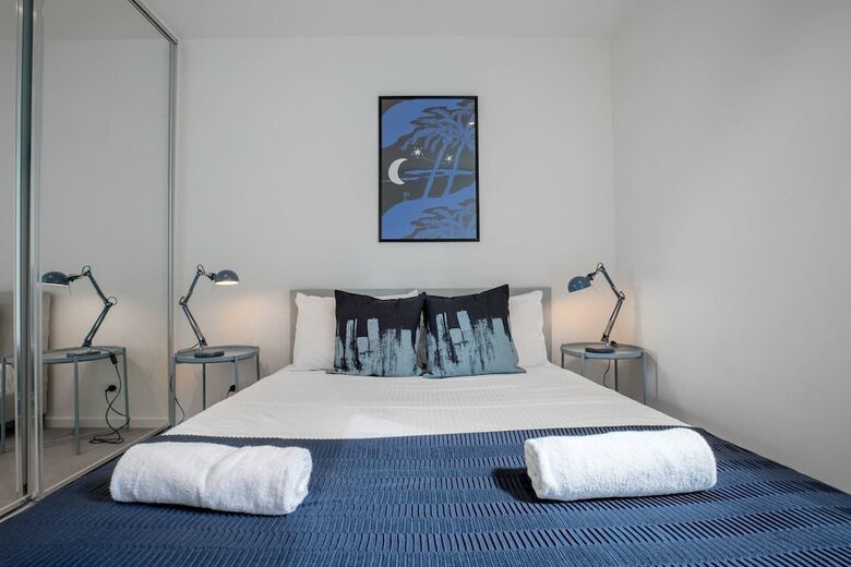 Melbourne Docklands Seaview Apartment At Collins St