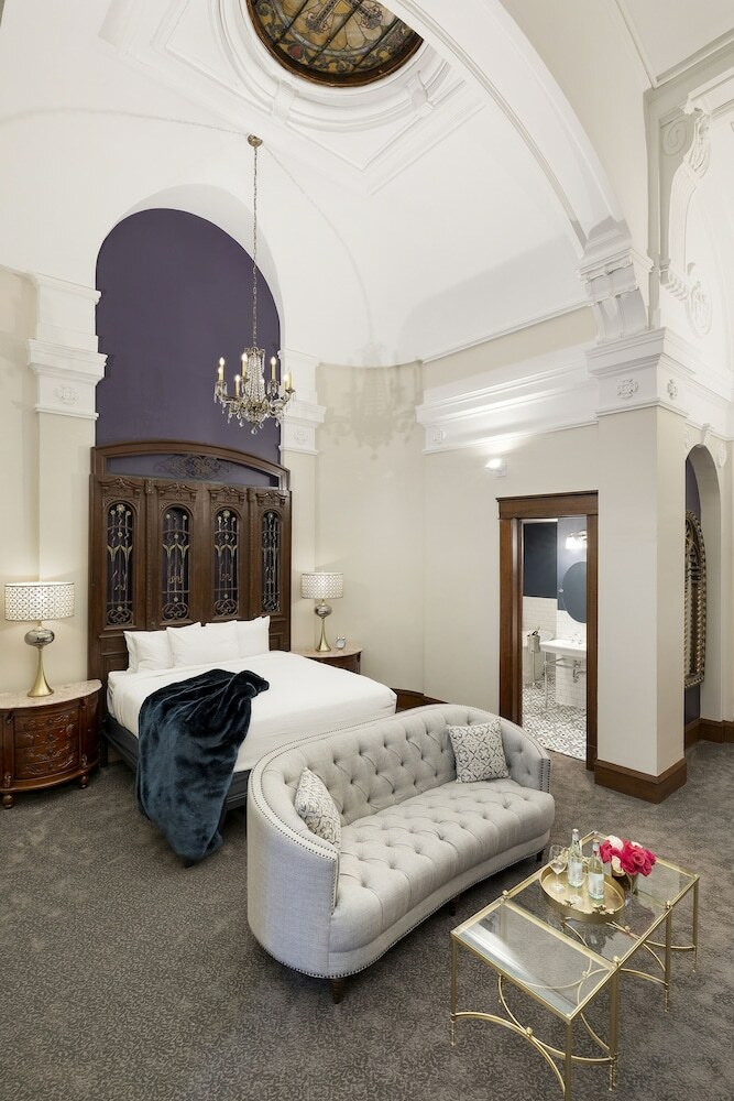 Hotel Celeste Of St Paul