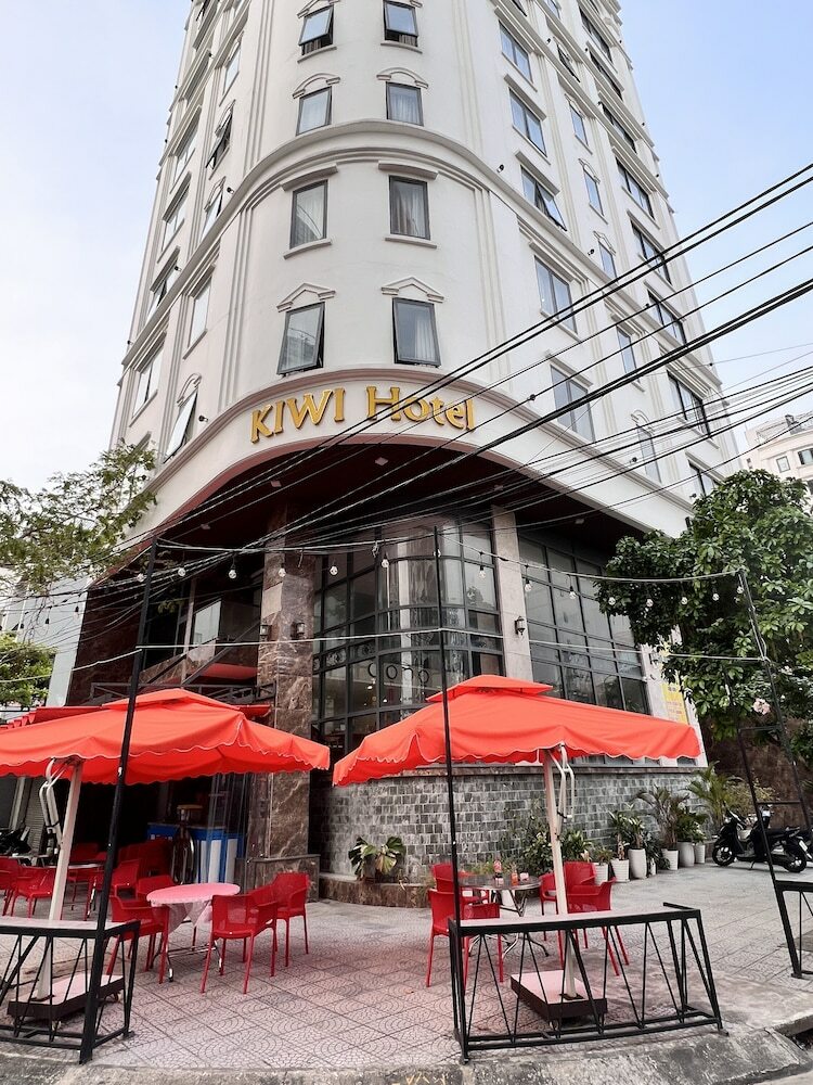 Kiwi Hotel & Apartments