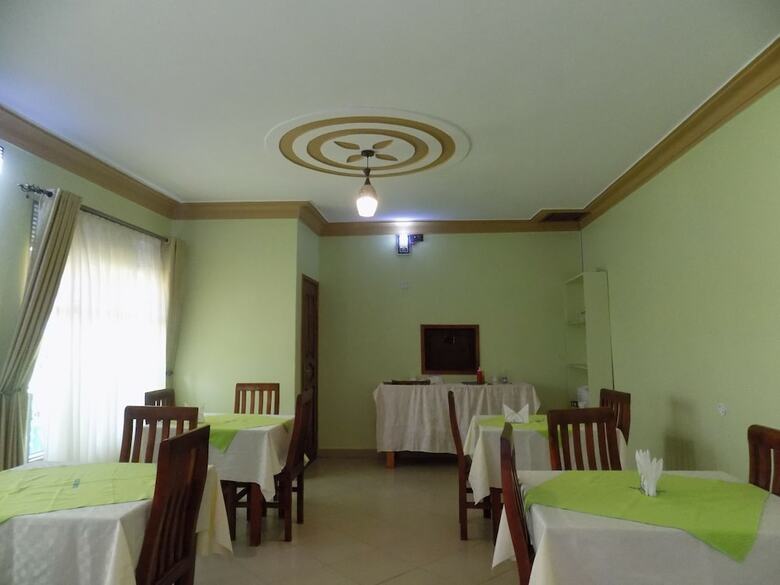 Deluxe Hotel - Ishaka