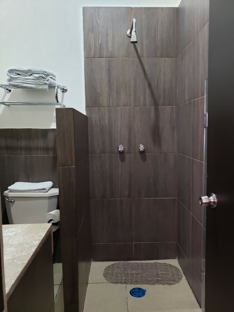 Oyo Hotel 304