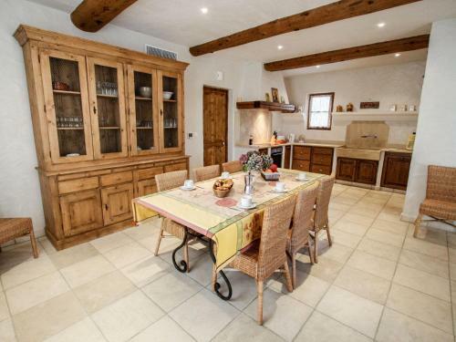 Holiday Home Mas De Cailletier Chateaurenard