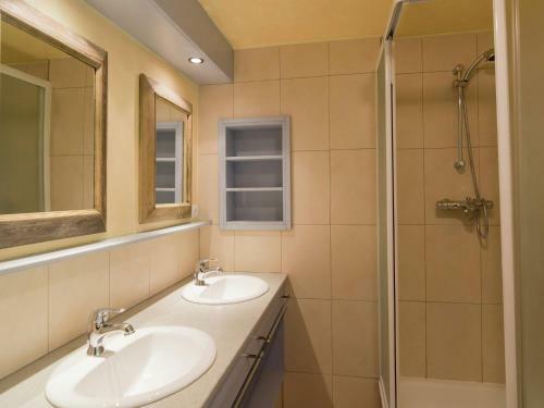 Lodge Holiday Home Le Risdoux Vireuxwallrand