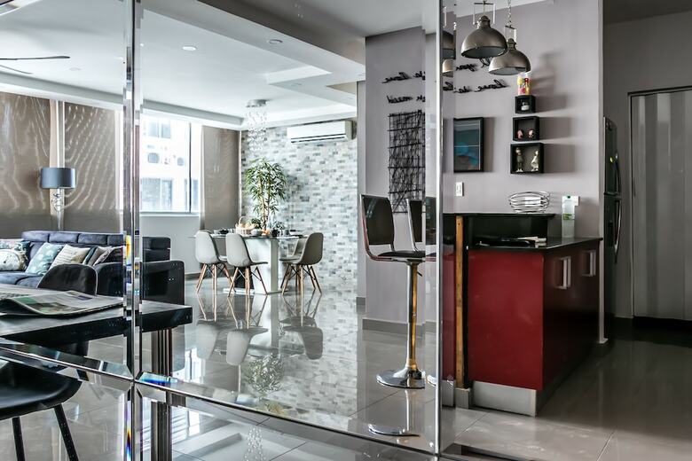 Diaphanous Urban Apartment